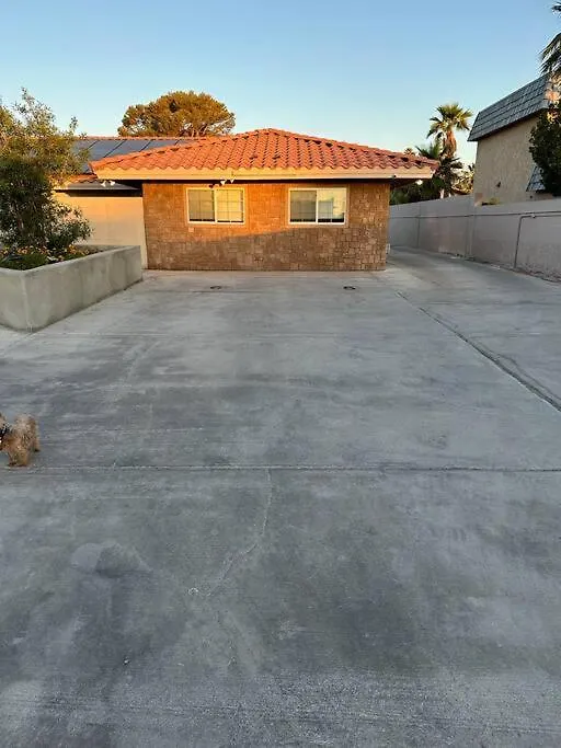 5 Large Studio Apartment With Full Kitchen, Laundry And Bath Las Vegas