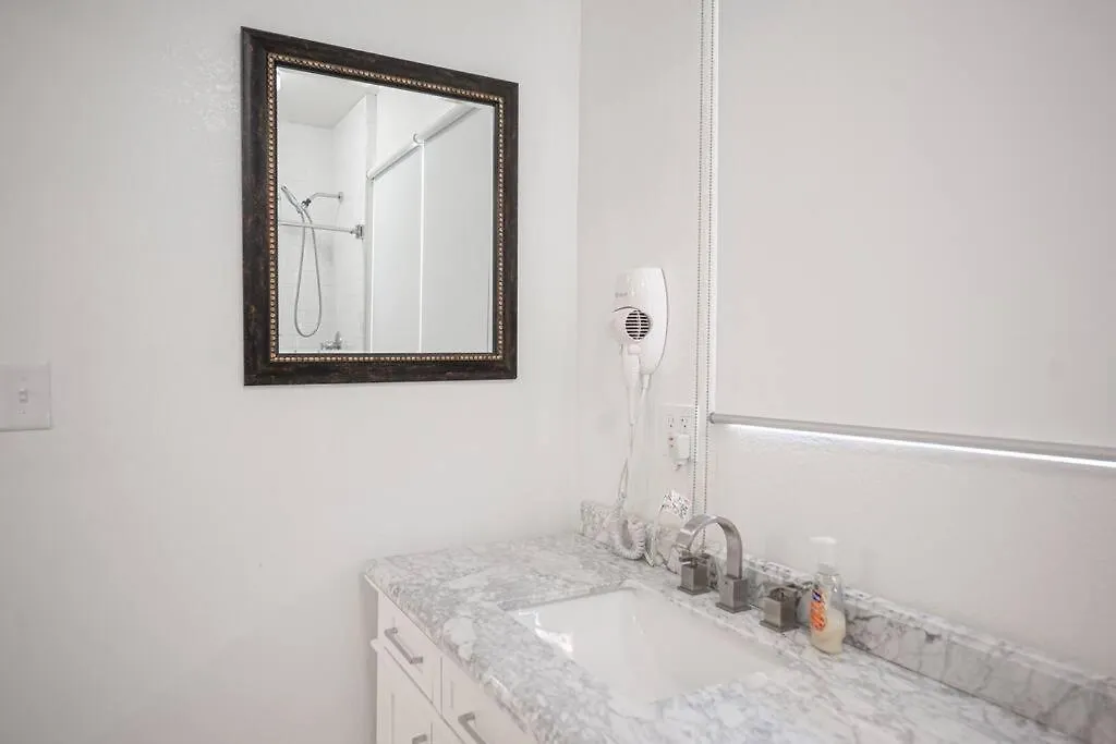 5 Large Studio Apartment With Full Kitchen, Laundry And Bath Las Vegas