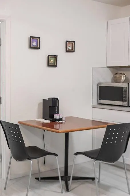 5 Large Studio Apartment With Full Kitchen, Laundry And Bath Las Vegas