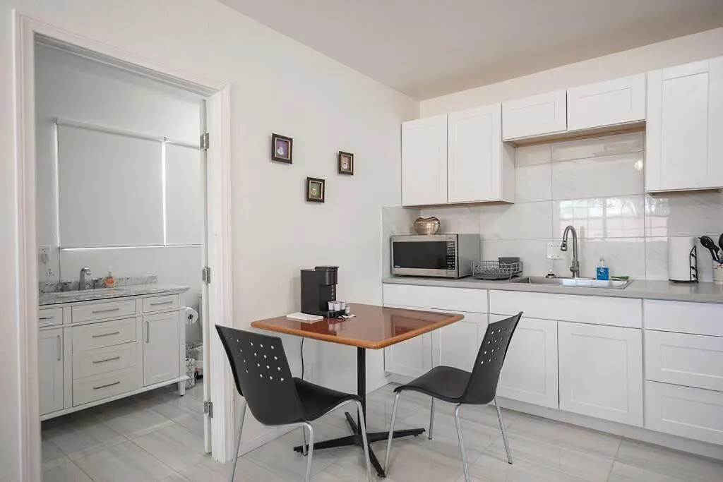 5 Large Studio Apartment With Full Kitchen, Laundry And Bath Las Vegas United States